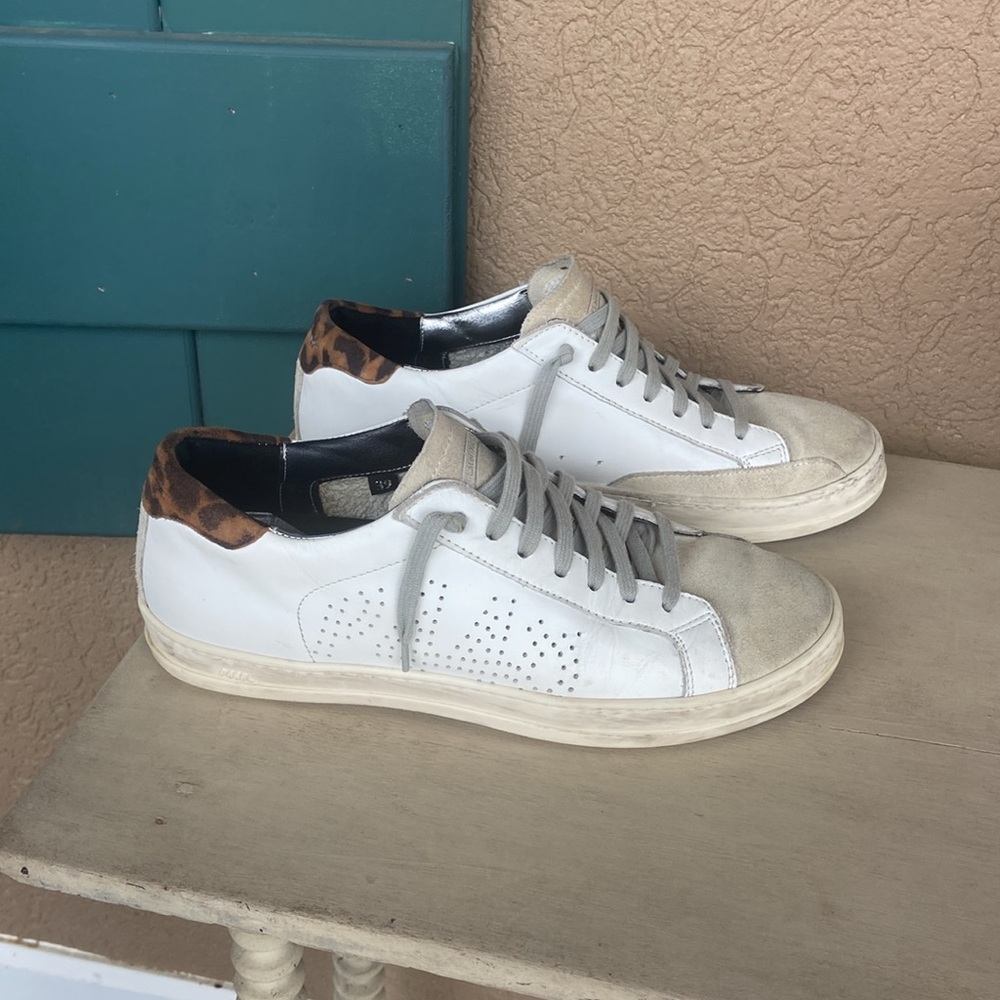P448 John Sneaker in white & animal. Size 39‎